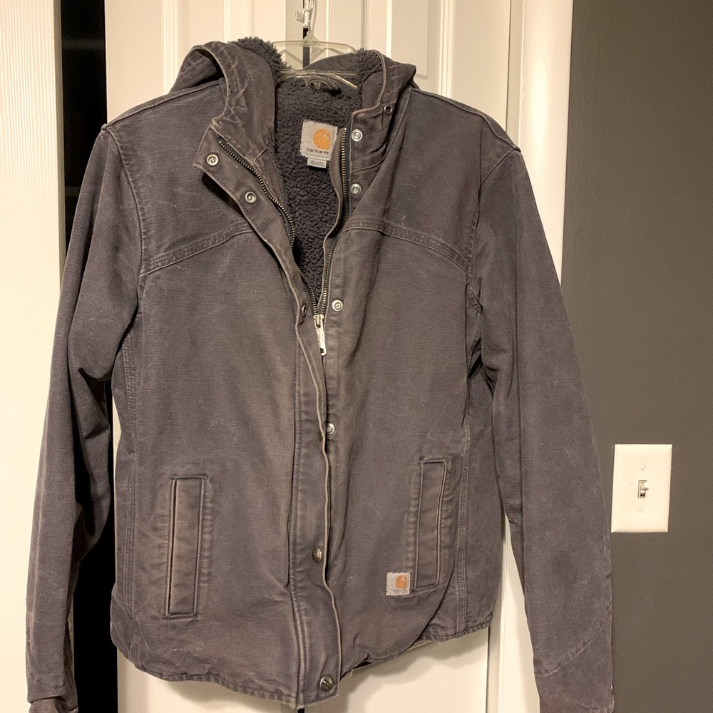 Woman’s Carhartt winter jacket 🧥sherpa lined very warm light blue/gray